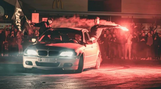 Do 5 lat za przekroczenie prędkości, surowe kary za drift i spoty pod lupą! Nowe przepisy ruchu drogowego wejdą w życie w ciągu 30 dni